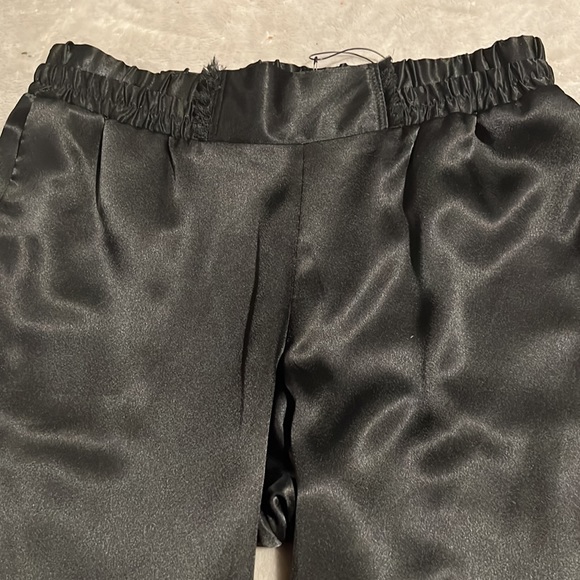 She said joggers - Picture 4 of 15